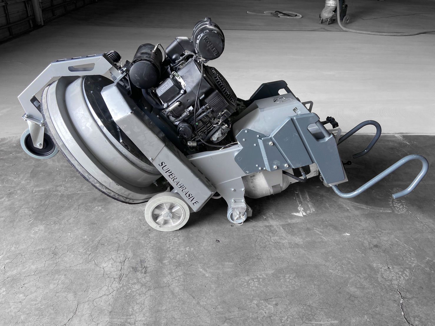 L30GEK grinder with 3rd wheel