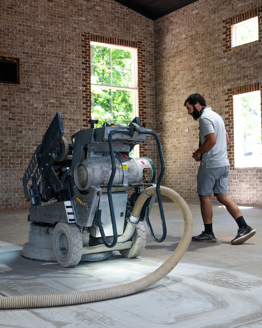 L38GRE remote-controlled grinding machine