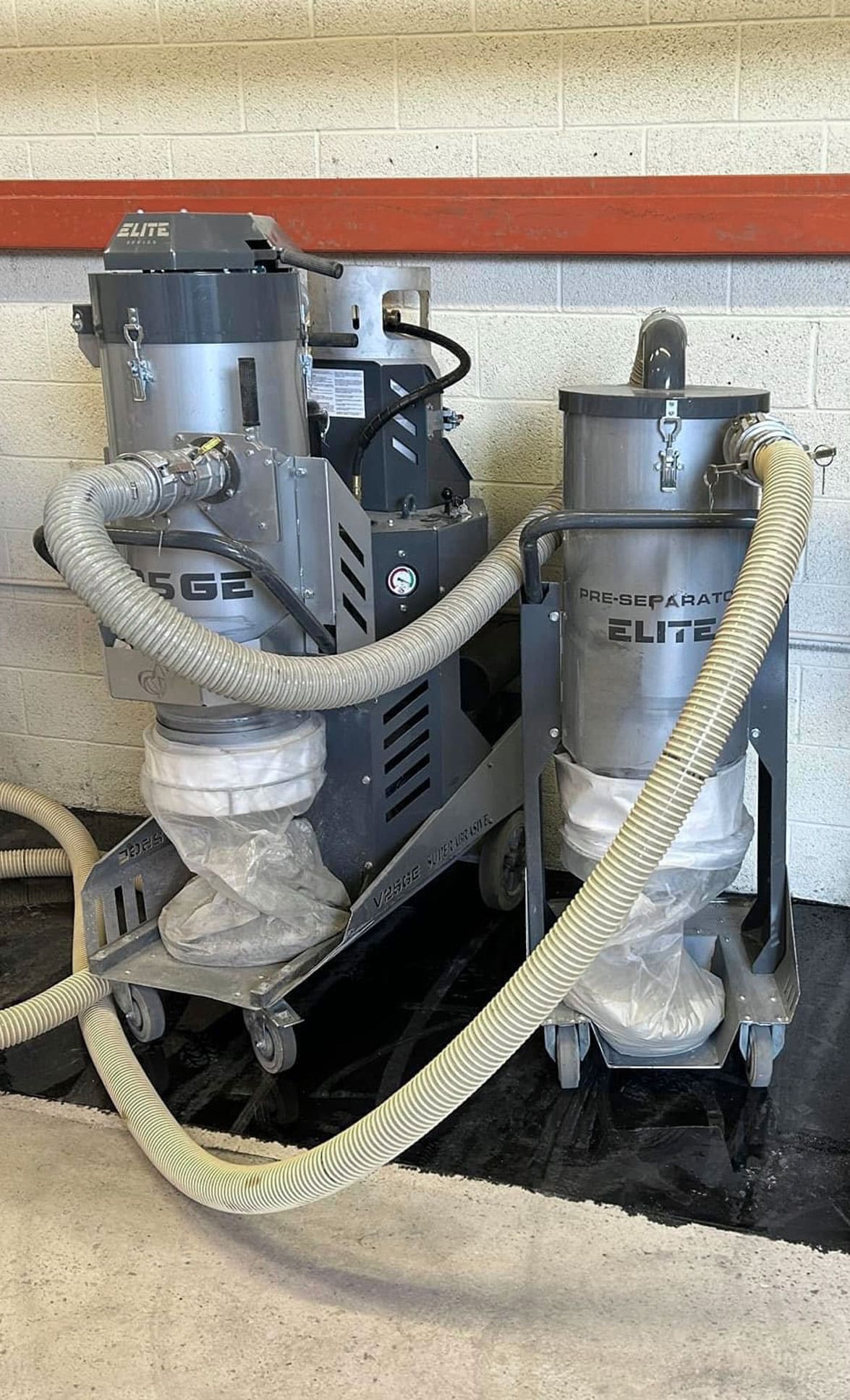 Lavina dust pre separator with V25GE vacuum