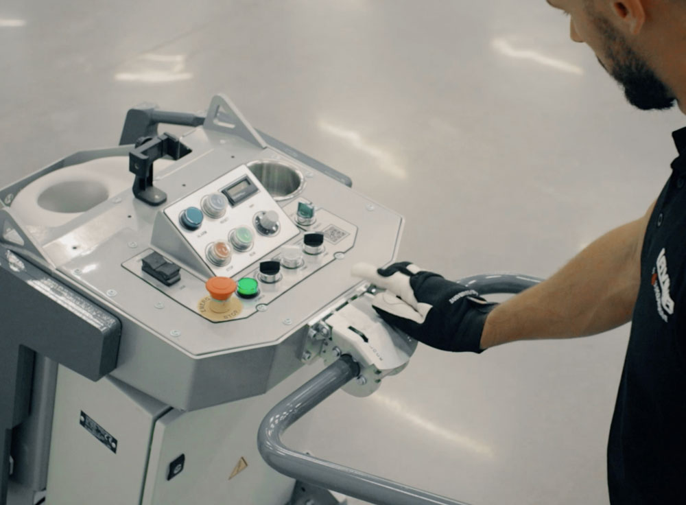 L25E grinder start and stop